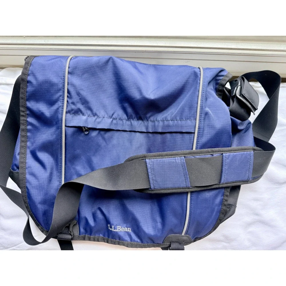 LL Bean Messenger Bag Navy Blue Ripstop Nylon Padded Strap Crossbody Laptop Bag